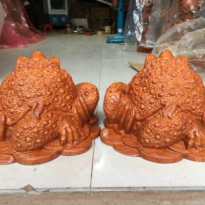 Cóc ngậm đồng tiền bằng gỗ hương đá kt 25×14×18cm