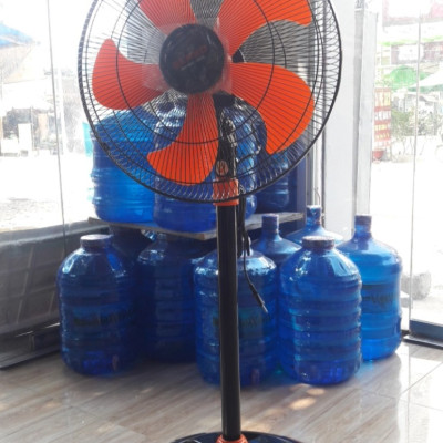 Quạt đứng 4.5 tấc SENKO DCN1806 - Màu ngẫu nhiên - Hàng chính hãng