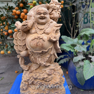 Tượng phật di lặc gánh cành đào bằng gỗ ngọc am kt cao 30×15×10cm 