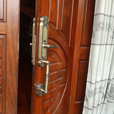 Khóa cửa thông minh Kitos KT-C500 phong cách tân cổ điển