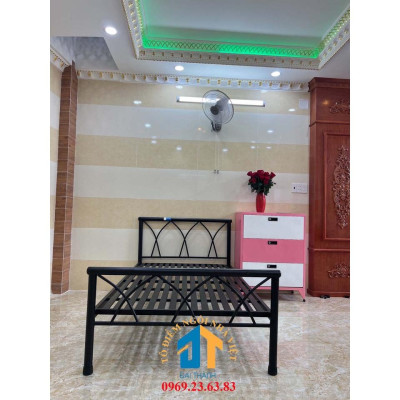 Giường sắt size 1mx2m giá rẻ kiểu đan chéo