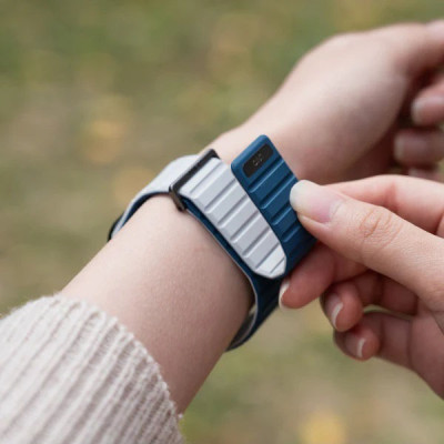 Dây đeo UNIQ Revix Evo Reversible Magnetic Silicone Strap (41/40/38mm) Cho Apple Watch series 1~9/ SE1~2 Hàng Chính Hãng