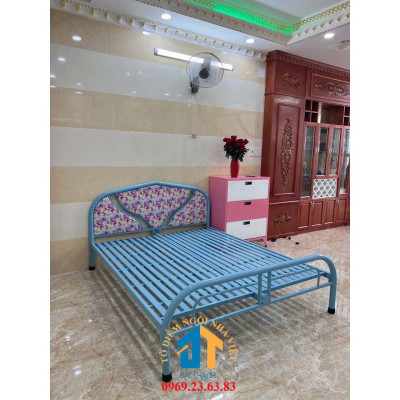 Giường sắt kiểu tròn cách điệu 1m4 dài 2m màu xanh dương