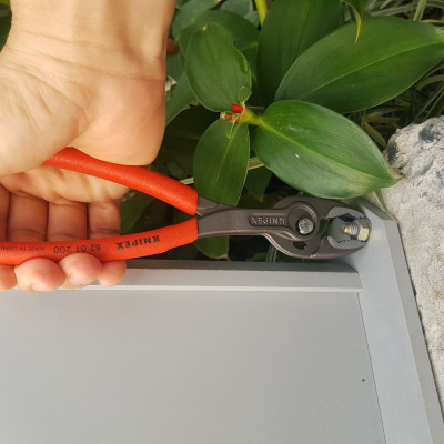 Kìm Mở Ốc Gỉ Sét Knipex TwinGrip 82 01 200 Tay Cầm Đỏ mở được đến ốc Ø 4 - 22mm - Sản Xuất Tại Đức