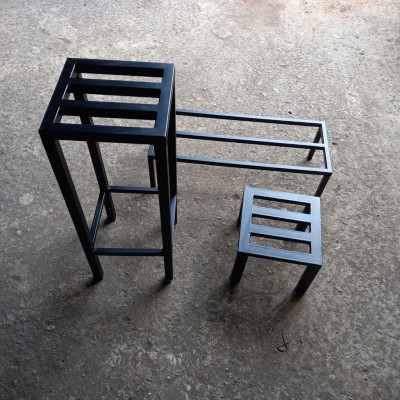 Kệ (giá) sắt để chậu hoa cây cảnh, mặt Vuông 20x20,25x25 ,30X30 cm có thanh giằng 4 chân Cao 35-40-45-50-55-60-65-70 Thép hộp 16mm ( Hàng Chính Hãng )