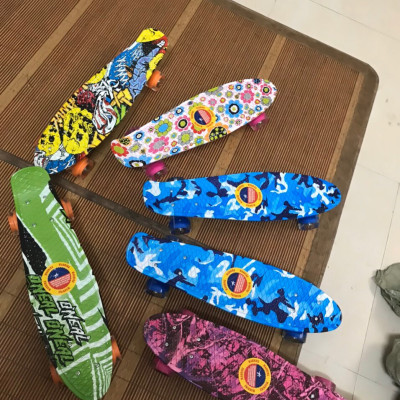 Ván Trượt  Nhựa Skateboard Penny Bánh Xe Có Đèn Phát Sáng (Giao Màu Ngẫu Nhiên)