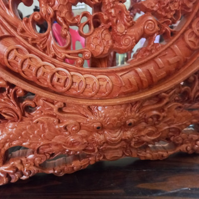 Đĩa trang trí phong thủy trạm khắc tứ linh bằng gỗ hương đá mặt rộng 40×4cm