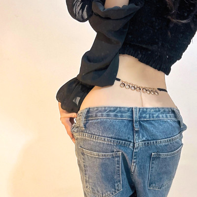 Quần lót lọt khe chuỗi xích phối bikini gợi cảm
