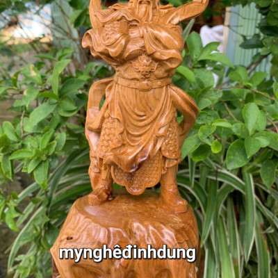 Tượng quan công trấn ải  bằng gỗ bách xanh thơm nức kt cao 25x11x9cm 