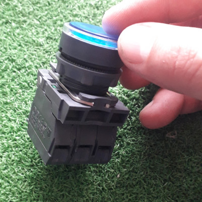 |Chính hãng| Nút nhấn XB5AW36M5 Schneider có đèn 220Vac màu xanh 1NO +1NC