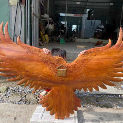 Tượng con đại bàng chúa tể bầu trời bằng gỗ hương