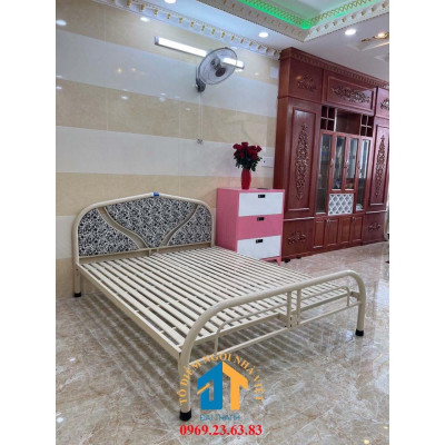 Giường sắt 1m6 x 2m bảo hành 1 năm màu kem