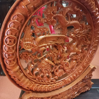 Đĩa trang trí phong thủy trạm khắc tứ linh bằng gỗ hương đá mặt rộng 40×4cm