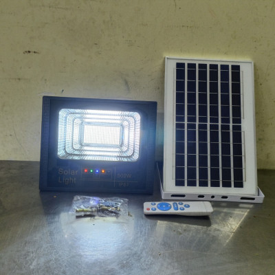 Đèn năng lượng mặt trời Solar light 500W 1 bóng đèn 302 chip Led, pin lithium 30.000Mah, sáng liên tục 10-15h