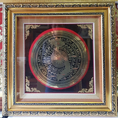 TRANH MẶT TRỐNG ĐỒNG HÌNH BẢN ĐỒ VIỆT NAM ( ĐỒNG VÀNG NGUYÊN CHẤT)