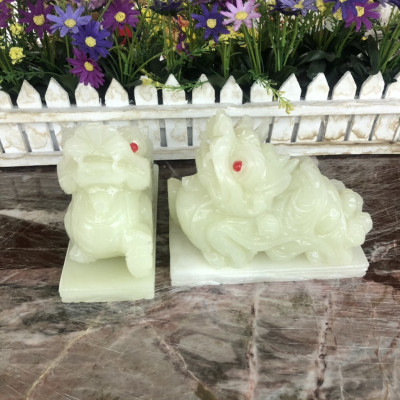 Cặp Tỳ Hưu phong thủy với đôi mắt đỏ đá ngọc Onyx có đế - Dài 15 cm