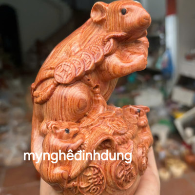 Tượng chú chuột mẹ  con bằng gỗ hương đá cao 15x9x9cm 