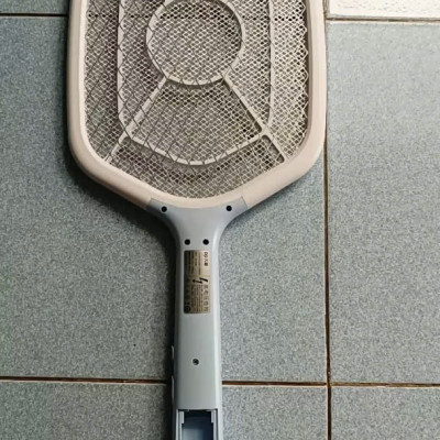 Vợt diệt muỗi cao cấp , tay cầm chống trượt , chống giật , 3 lớp lưới , hiệu suất cao , tiết kiệm điện , an toàn và tiện lợi