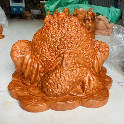 Cóc ngậm đồng tiền bằng gỗ hương đá kt 25×14×18cm