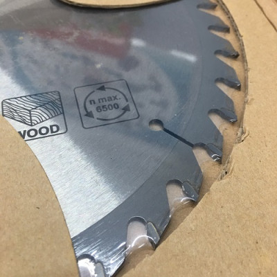Lưỡi cắt gỗ 235mmx25.4mm 40răng Makita  P-71071