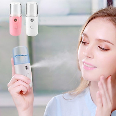 Sản phẩm dụng cụ trang điểm làm đẹp -Xịt khoáng nano , phun sương  mặt , mini cầm tay ,giúp giữ ẩm , mịn màng ,mát mẻ , không bị khô , nhỏ gọn dễ mang theo 