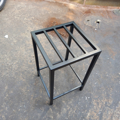 Kệ (giá) sắt để chậu hoa cây cảnh, mặt Vuông 20x20,25x25 ,30X30 cm có thanh giằng 4 chân Cao 35-40-45-50-55-60-65-70 Thép hộp 16mm ( Hàng Chính Hãng )