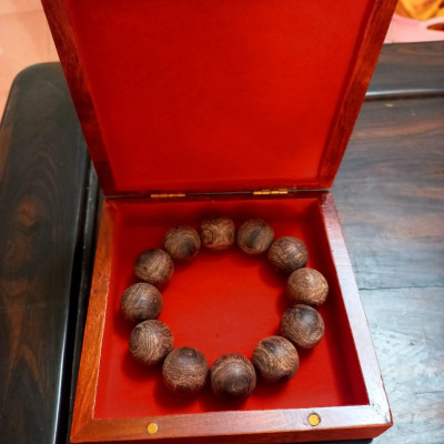 Vòng gỗ sưa đỏ ,đang là mộc vòng phong thủy kt 20ly 