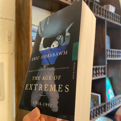 Sách - The Age of Extremes: Short Twentieth Century 1914-1991 by Eric Hobsbawm | History Nonfiction