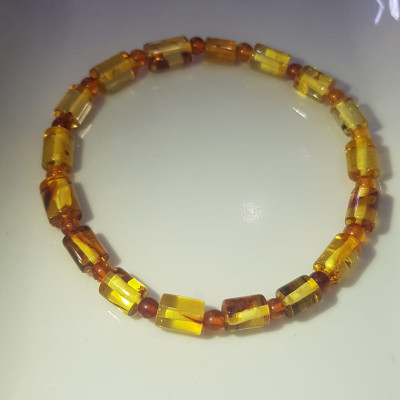 Vòng tay đá Hổ Phách Lu Kiểu SỊN tự nhiên Rẻ Đẹp Màu Vàng Anh Đậm nhạt 6mm  Nữ người lớn và bé nhỏ đeo rất xinh đẹp sang tốt sức khỏe không đá nào sánh kịp  Đá hổ phách không chỉ quý Chuẩn tốt hợp mệnh Thổ, mệnh Kim, mệnh Thủy may mắn tài lộc ạ