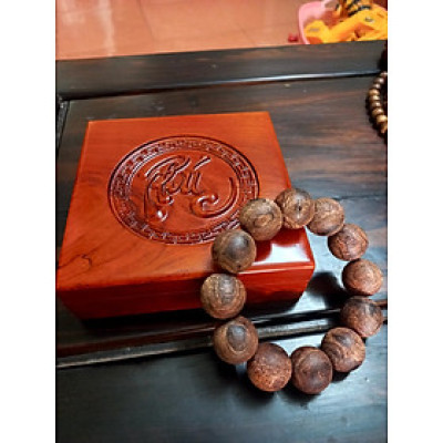 Vòng gỗ sưa đỏ ,đang là mộc vòng phong thủy kt 20ly 