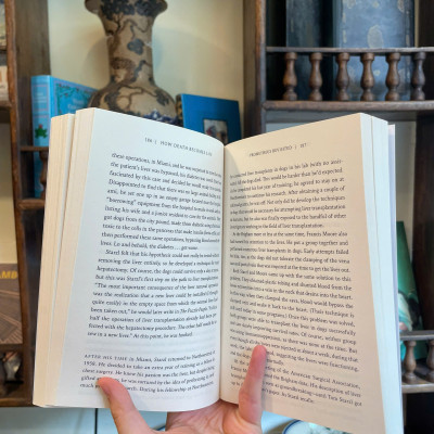 Sách - How Death Becomes Life: Notes from a Transplant Surgeon by Joshua Mezrich