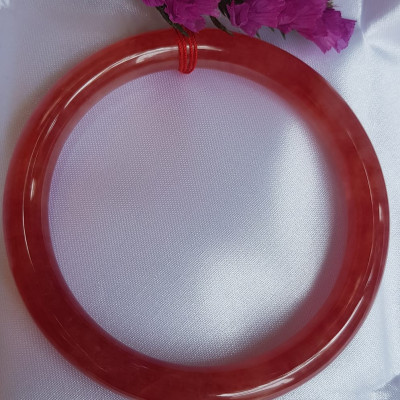 Vòng Cẩm Thạch Đỏ đẹp A 58mm x cọng 8mm màu đỏ tươi sáng bóng mượt đỏ là màu chiến thắng chuẩn hợp nữ mạng hỏa mạng thổ 55kg - 68kg đeo đẹp tay may mắn tốt sức khỏe công việc rực rỡ tài lộc ạ