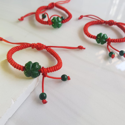 Vòng Đeo Tay Nữ Kiểu Dây Đỏ Cỏ 4 lá Xanh mới lạ đẹp lắm Chất liệu đá cẩm thạch xanh lá cỏ thắt dây kiểu đỏ rẻ đẹp Nữ đeo tay may mắn tăng đưa rút chỉnh theo tay lớn nhỏ được hết đẹp lắm ạ