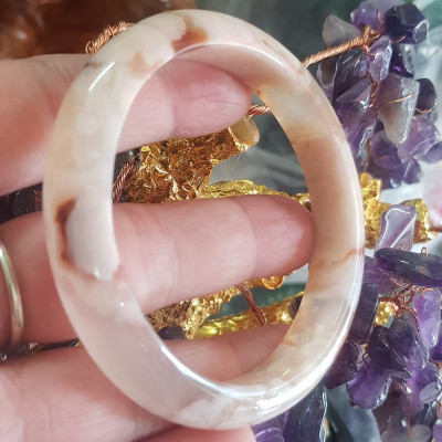 Vòng đeo tay Nữ Bản Hẹ Đá Mã Não Hoa Rau Câu Vòng tay Ni 53mm x Cao 10mm x dầy 7mm bóng đẹp Nữ 50kg - 53kg  đeo xinh màu hoa nhẹ nhàng rất xinh xắn ạ