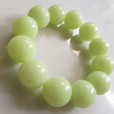 Vòng Nam Dạ Quang tự nhiên mới size to quá đẹp 18mm Các Anh đeo tay lên đẹp sang lắm nhe sẽ ánh lên khi có đèn chiếu vào ạ