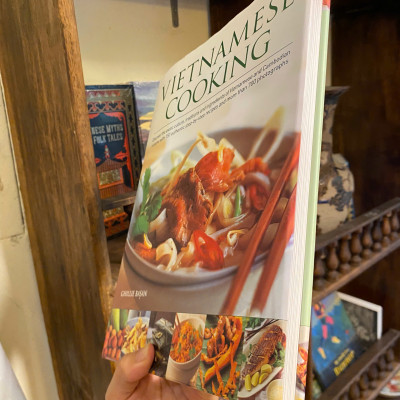 Sách - Vietnamese Food & Cooking by Ghillie Basan | Food Recipes and History - English Cookbook