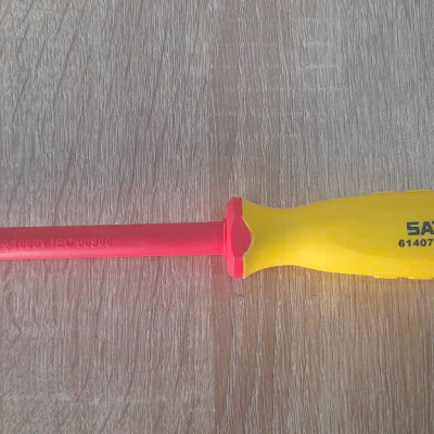 Tua vít vặn đai ốc cách điện 1000V VDE 7mm x 125mm SATA 61407