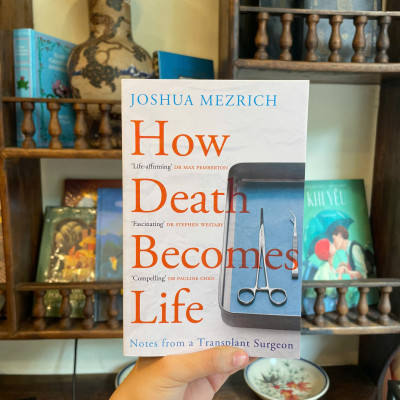 Sách - How Death Becomes Life: Notes from a Transplant Surgeon by Joshua Mezrich