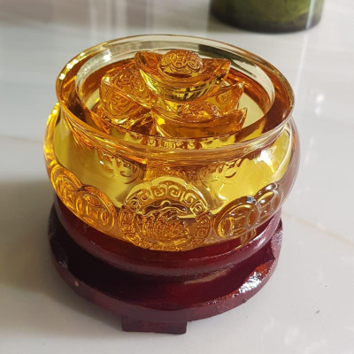 Tượng Phong Thủy Thố tụ tài mới màu vàng tài lộc 10 thỏi xiền vàng đá lưu ly tự nhiên đế gỗ size nhỏ vừa xinh đẹp đk 10cm x Cao 9cm cả đế x thố cao 5cm đặt bàn làm việc bàn thờ thần tài ạ