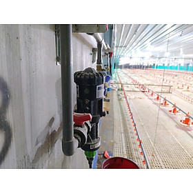 Máy pha định lượng thuốc thú y tự động 1-5%, hiệu Mixtron-xuất xứ Ý-bảo hành chính hãng.