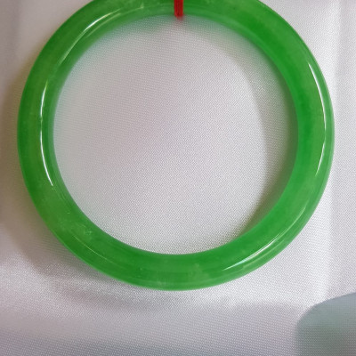 Vòng tay đá cẩm thạch tự nhiên Ngọc Đậu Lý A 54mm x cọng 8mm Màu Xanh Lý Đậu nhẹ tươi bóng mượt đẹp Nữ 53kg - 60kg đeo mệnh Mộc mệnh Hỏa mệnh Thủy ạ