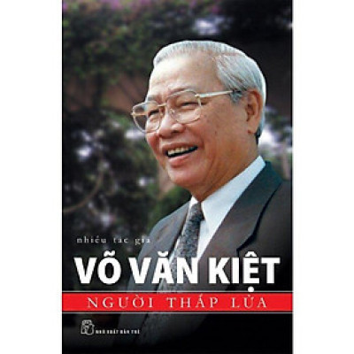 Sách - Võ Văn Kiệt - Người Thắp Lửa - Nhiều Tác Giả - NXB Trẻ