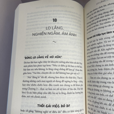 (Đã bán hơn 1 triệu bản) BẪY HẠNH PHÚC: NGỪNG VẬT LỘN VÀ BẮT ĐẦU SỐNG – Russ Harris - Omega plus