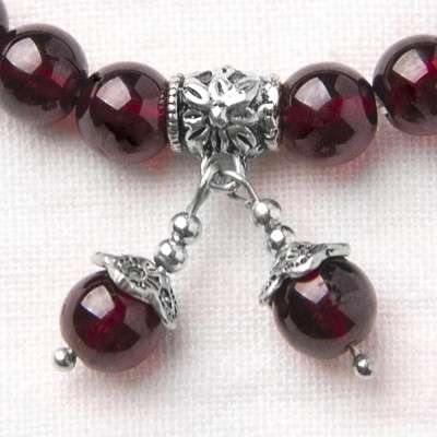 Vòng tay đá Garnet phối hạt đôi treo mệnh hỏa, thổ - Ngọc Quý Gemstones