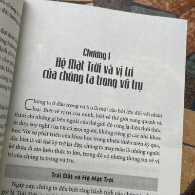 TRÁI ĐẤT VÀ HỆ MẶT TRỜI – Đặng Vũ Tuấn Sơn chủ biên – Tri Thức Trẻ Books – NXB Thanh Niên (Bìa mềm)
