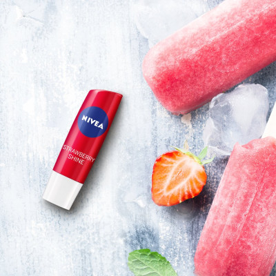 Son Dưỡng NIVEA Strawberry Shine Sắc Đỏ Dâu Tây (4.8 g) - 85083