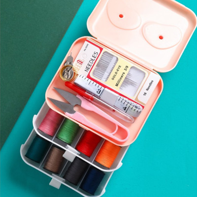 3 TẦNG Hộp Kim Chỉ May Đồ Đa Năng Dùng Trong Gia Đình Tiện Dụng Bộ Hộp Kim Chỉ May Vá Đa Năng Gia Đình Nhiều Tầng - Kim Khâu, Chỉ, Kéo, Thước Dây, Đủ Size Màu Mini - Giao Màu Ngẫu Nhiên