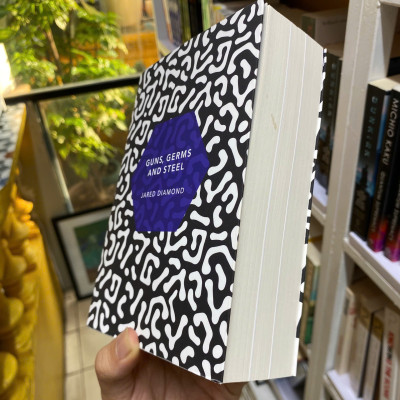Sách - Guns, Germs and Steel: The Fates of Human Societies by Jared Diamond | Nonfiction / Social Science / Human Geography & History Book in English