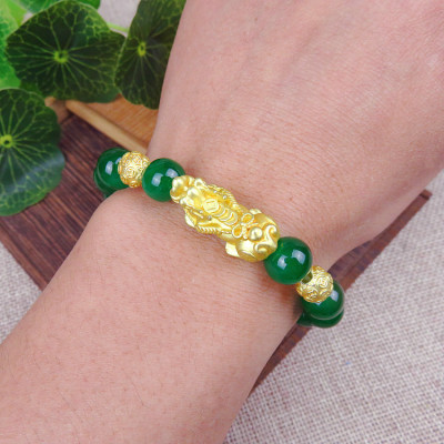 Combo Vòng Đeo Tay phong thủy đá núi lửa, đính Tì Hưu mạ Vàng 24K, Kèm hộp đựng lót lụa vàng.