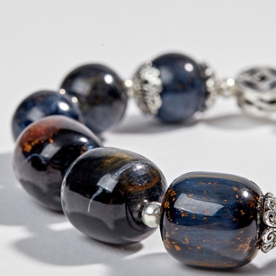Vòng Đá Giông Bão Phối Lu Thống Và Charm Đồng Tiền Bạc Ngọc Quý Gemstones